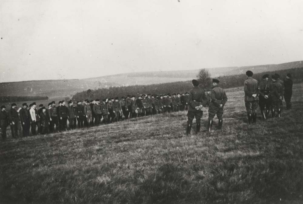 Paramilitärische Übung auf der Platte, etwa 1932